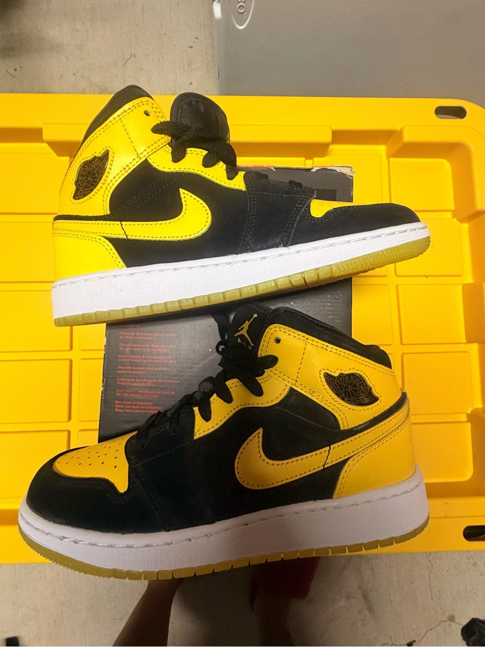 Jordan 1 Kids' Mid-Top Sneakers - Black & Yellow